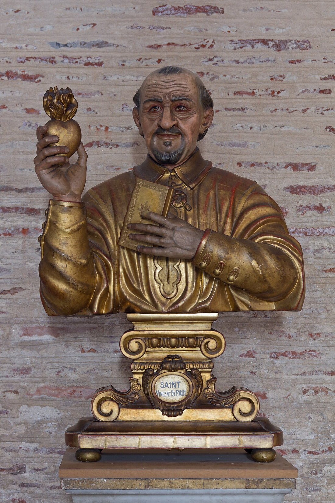 Busto escultórico de San Vicente de Paúl en la Basílica de Saint-Sernin.