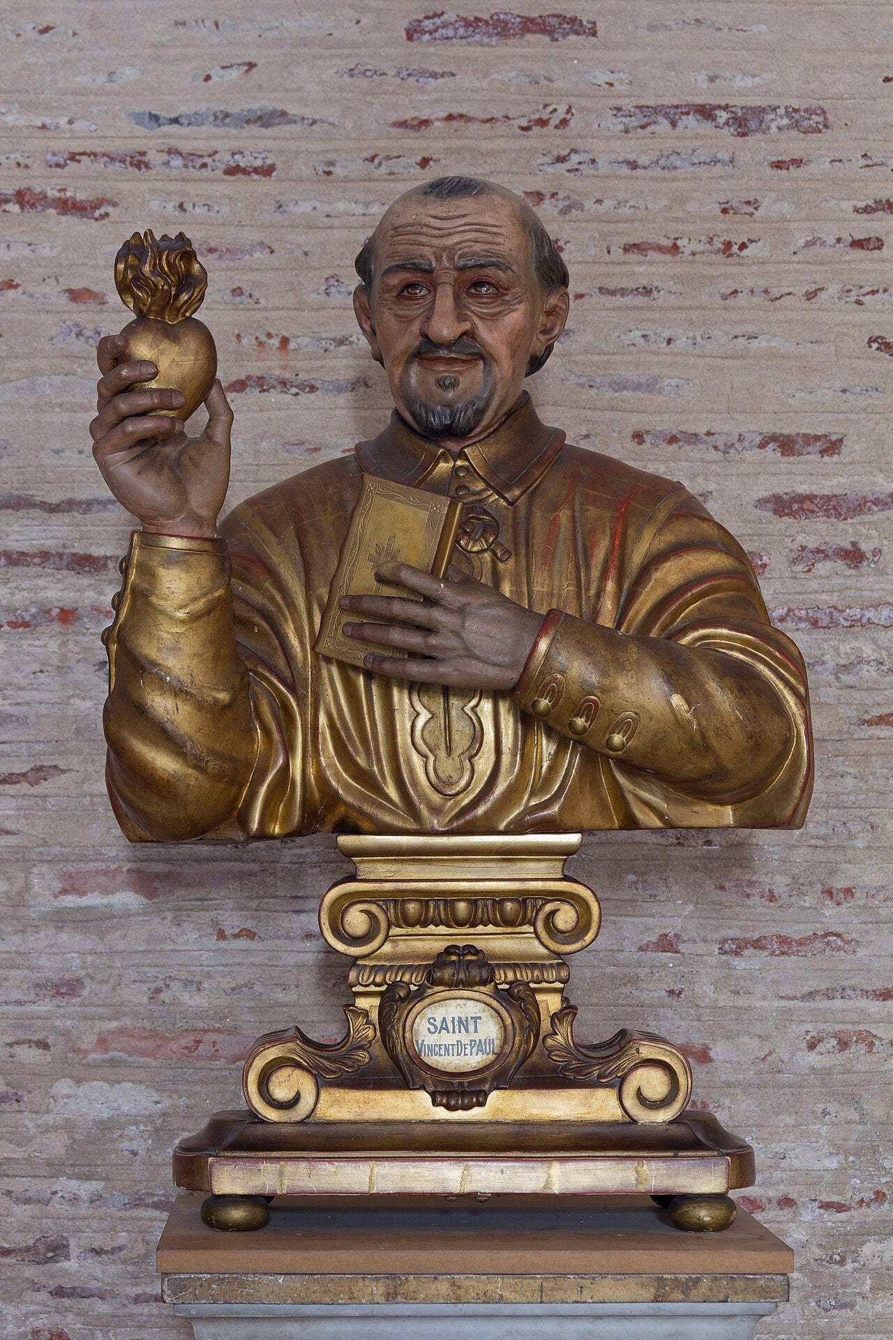 Busto escultórico de San Vicente de Paúl en la Basílica de Saint-Sernin.