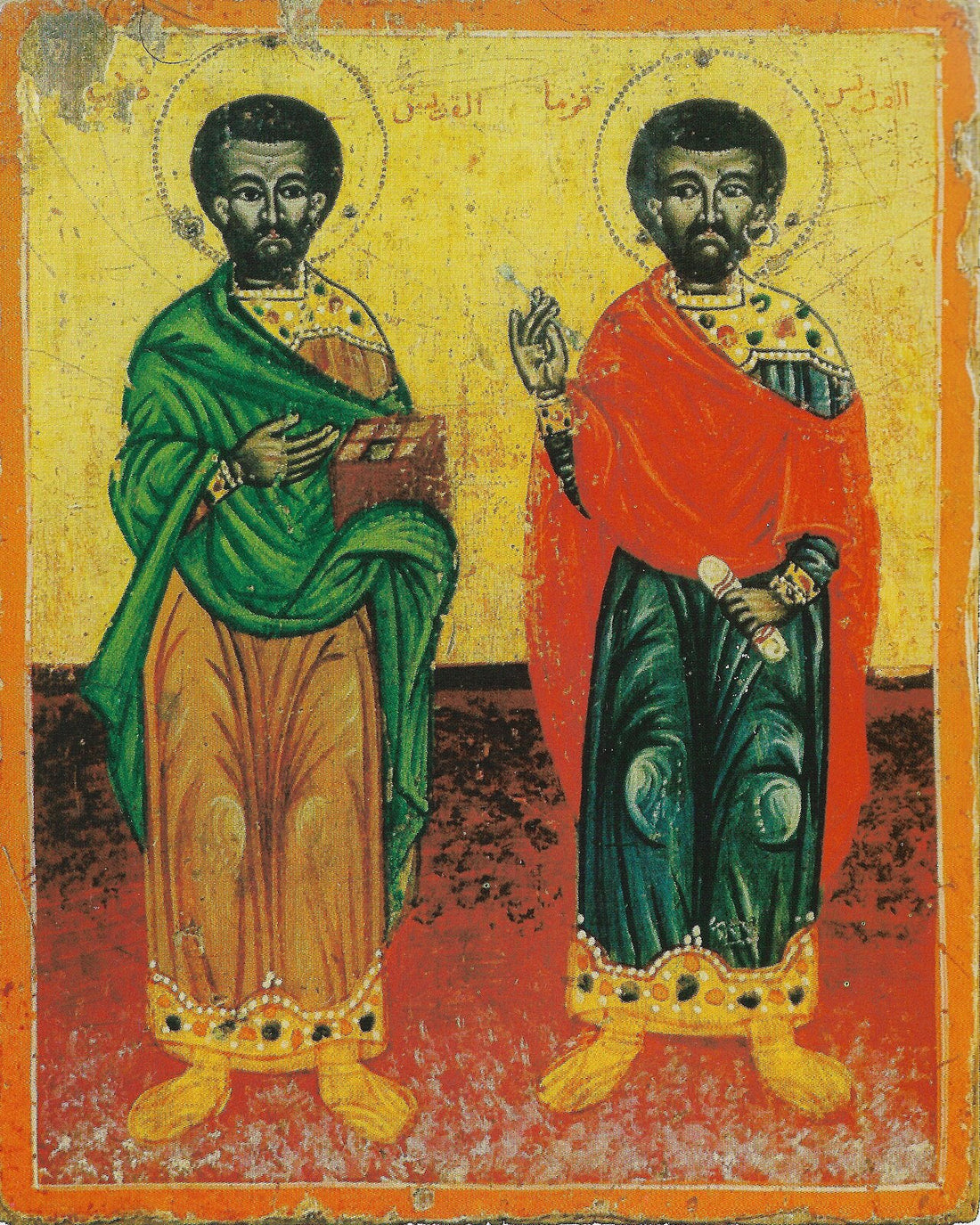 Icono religioso que representa a los santos Cosme y Damián de cuerpo entero sosteniendo instrumentos médicos