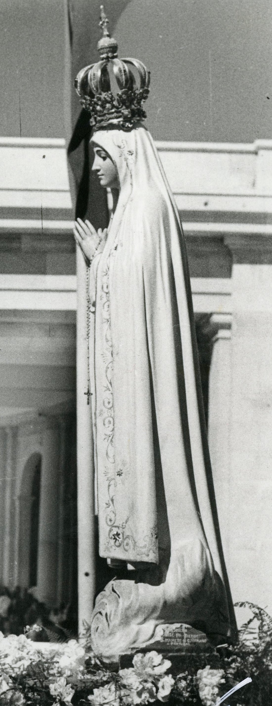 Imagen histórica de Nuestra Señora de Fátima coronada