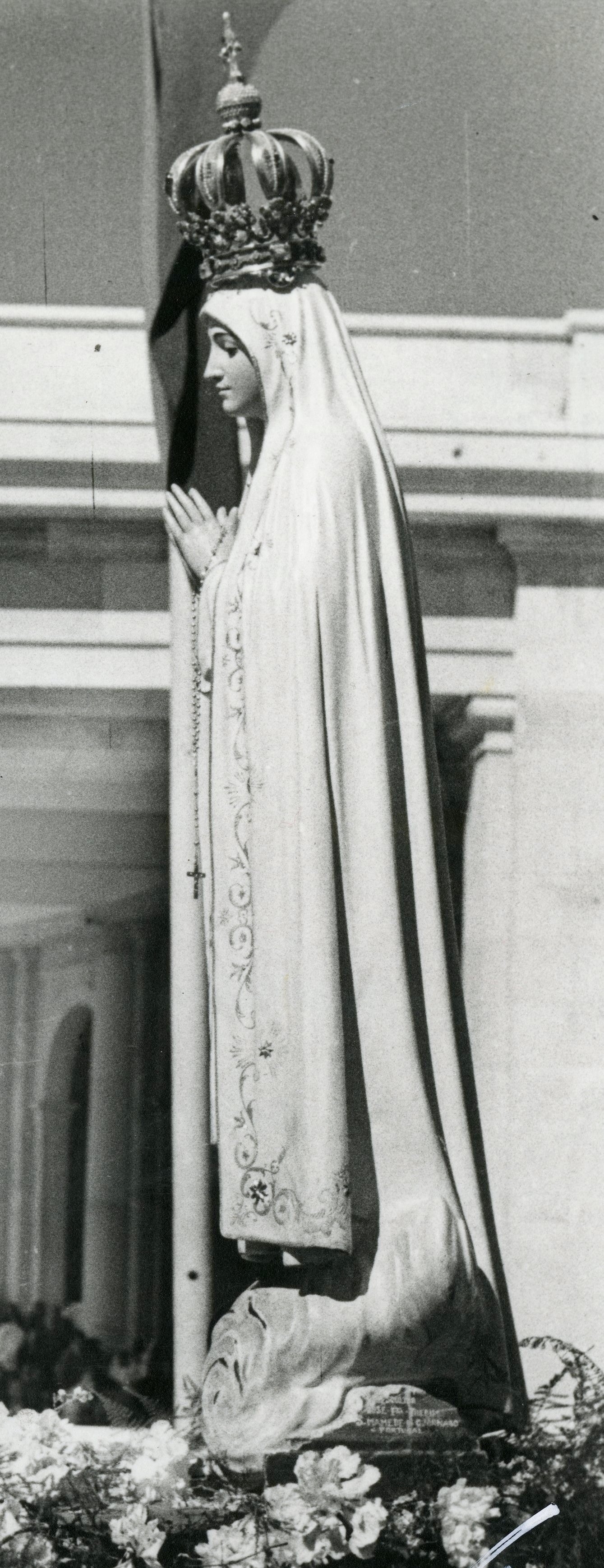 Imagen histórica de Nuestra Señora de Fátima coronada