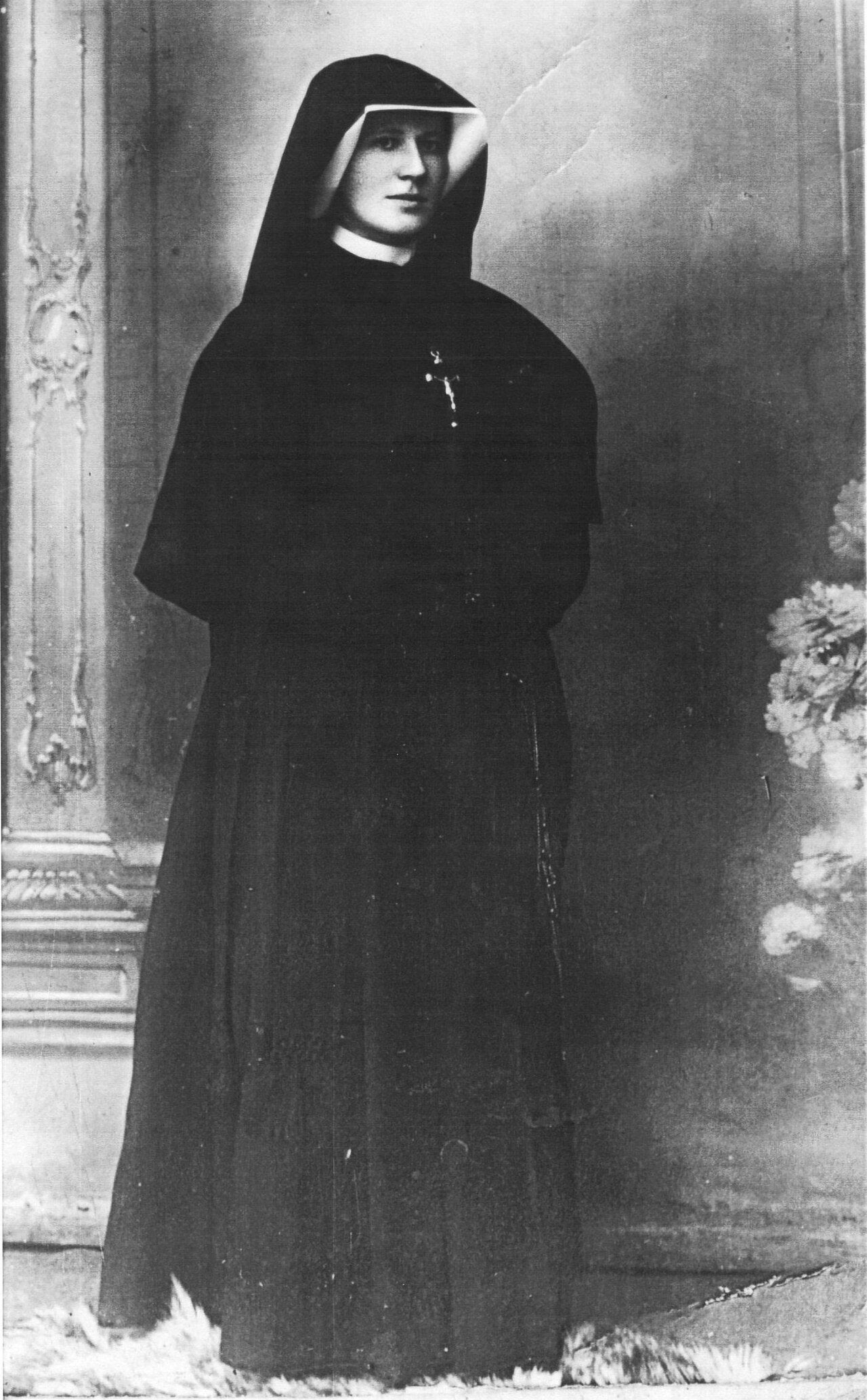 Fotografía histórica de la hermana Faustina Kowalska con hábito religioso.