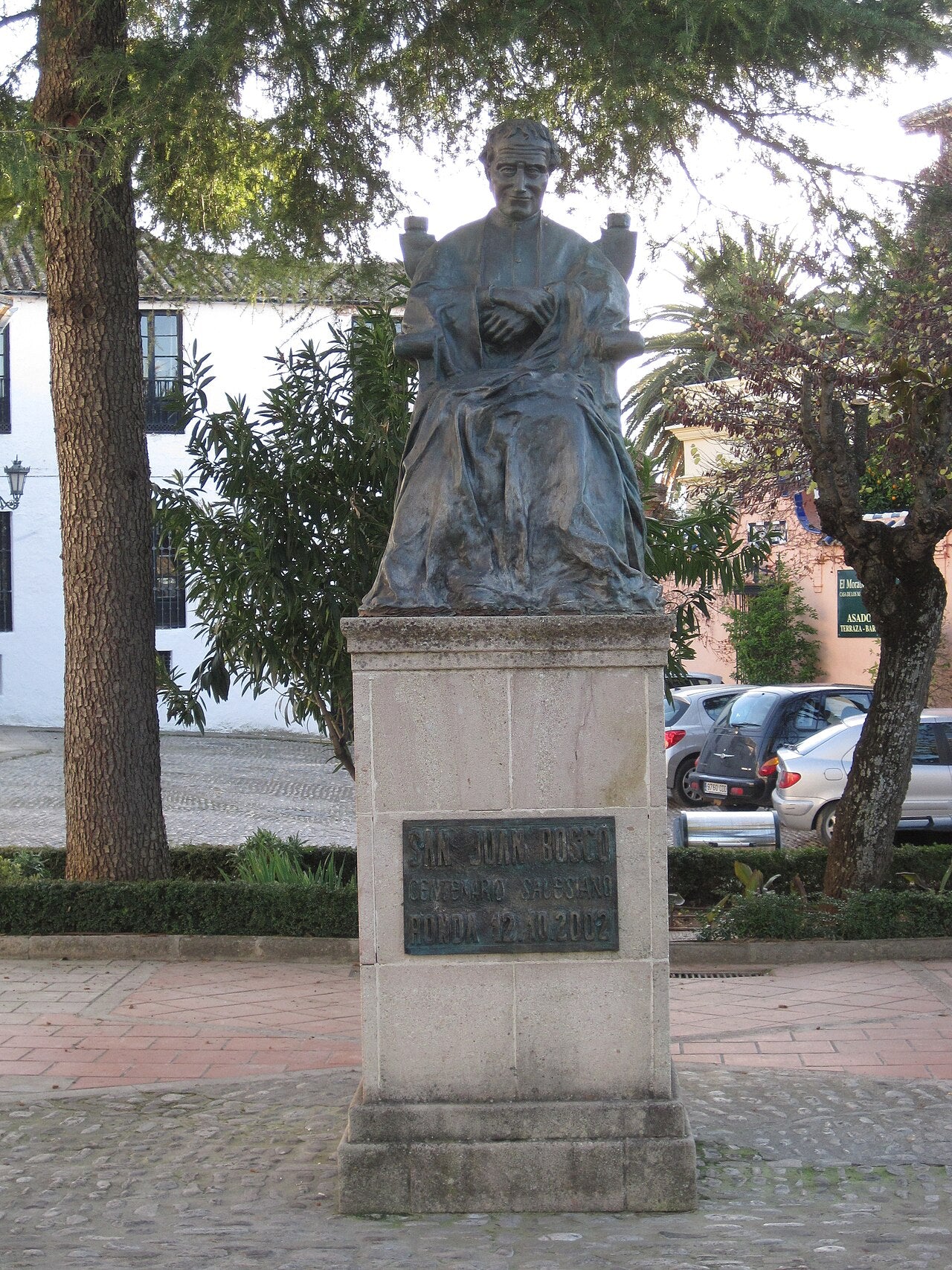 Estatua de San Juan Bosco en Ronda, España.