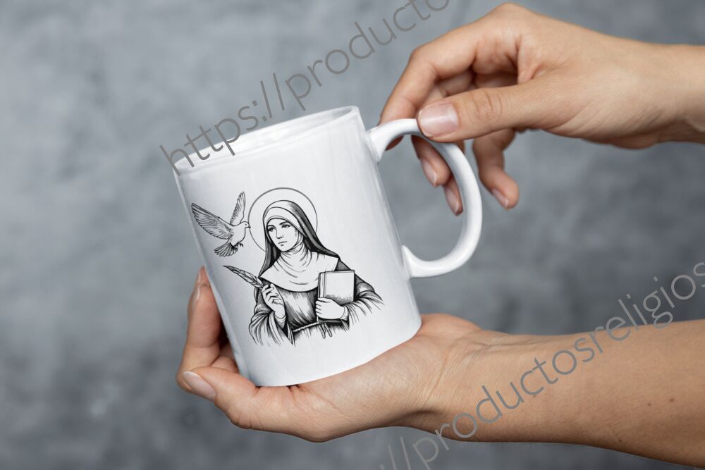 Taza cerámica con diseño de Santa Teresa de Ávila con un libro.