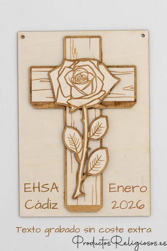 Placa rectangular de madera con relieve 3D de cruz y rosa de Emaús y texto personalizado grabado.
