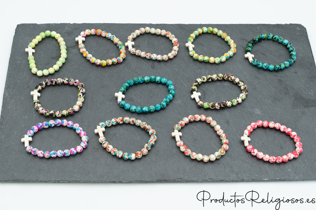 Pulsera de Cuentas de Piedra de Colores Vivos y Cruz Tono Hueso