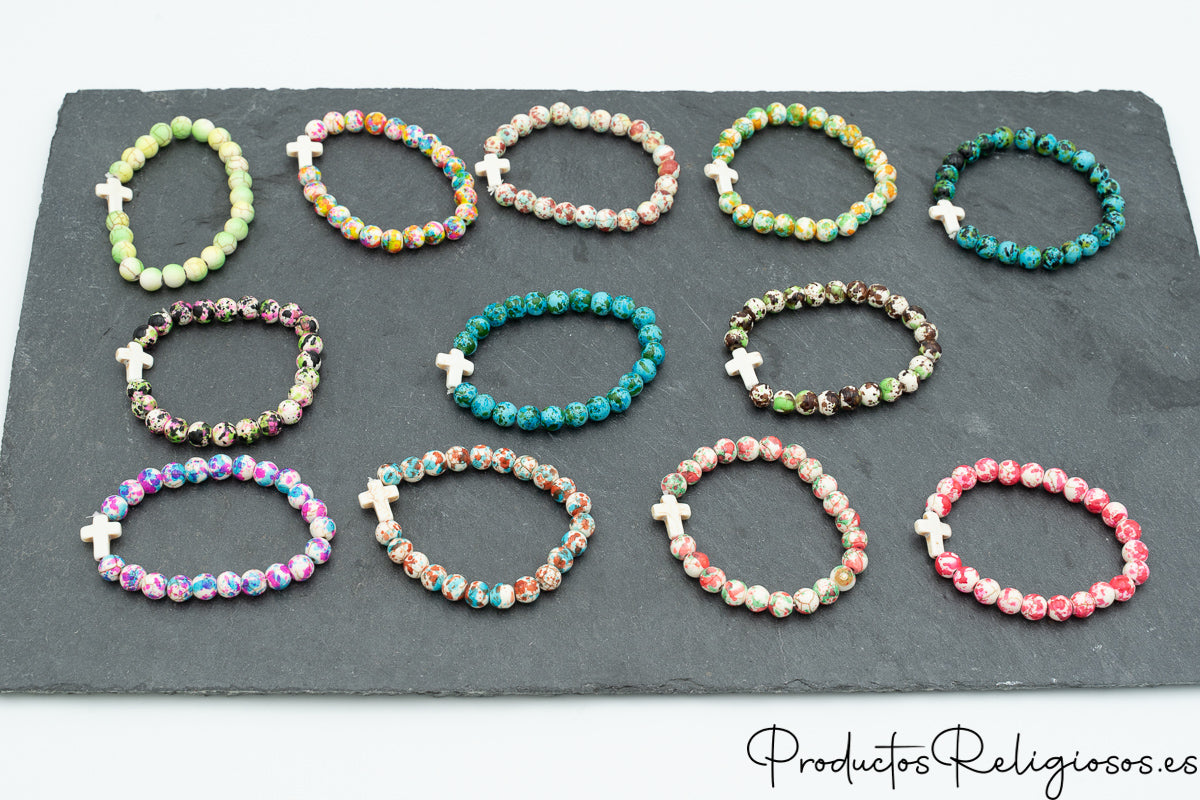 Pulsera de Cuentas de Piedra de Colores Vivos y Cruz Tono Hueso