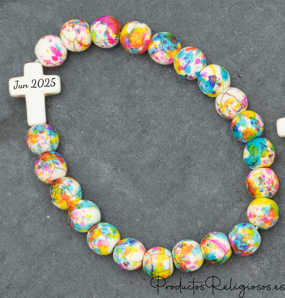 Pulsera de Cuentas de Piedra de Colores Vivos y Cruz Tono Hueso