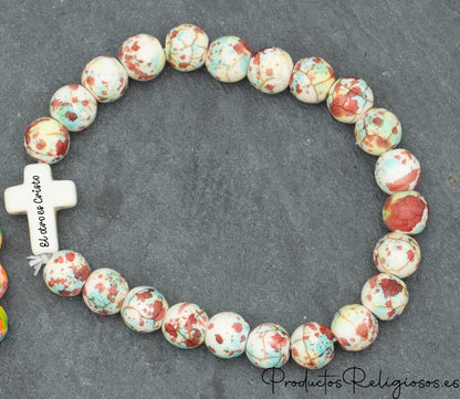 Pulsera de Cuentas de Piedra de Colores Vivos y Cruz Tono Hueso