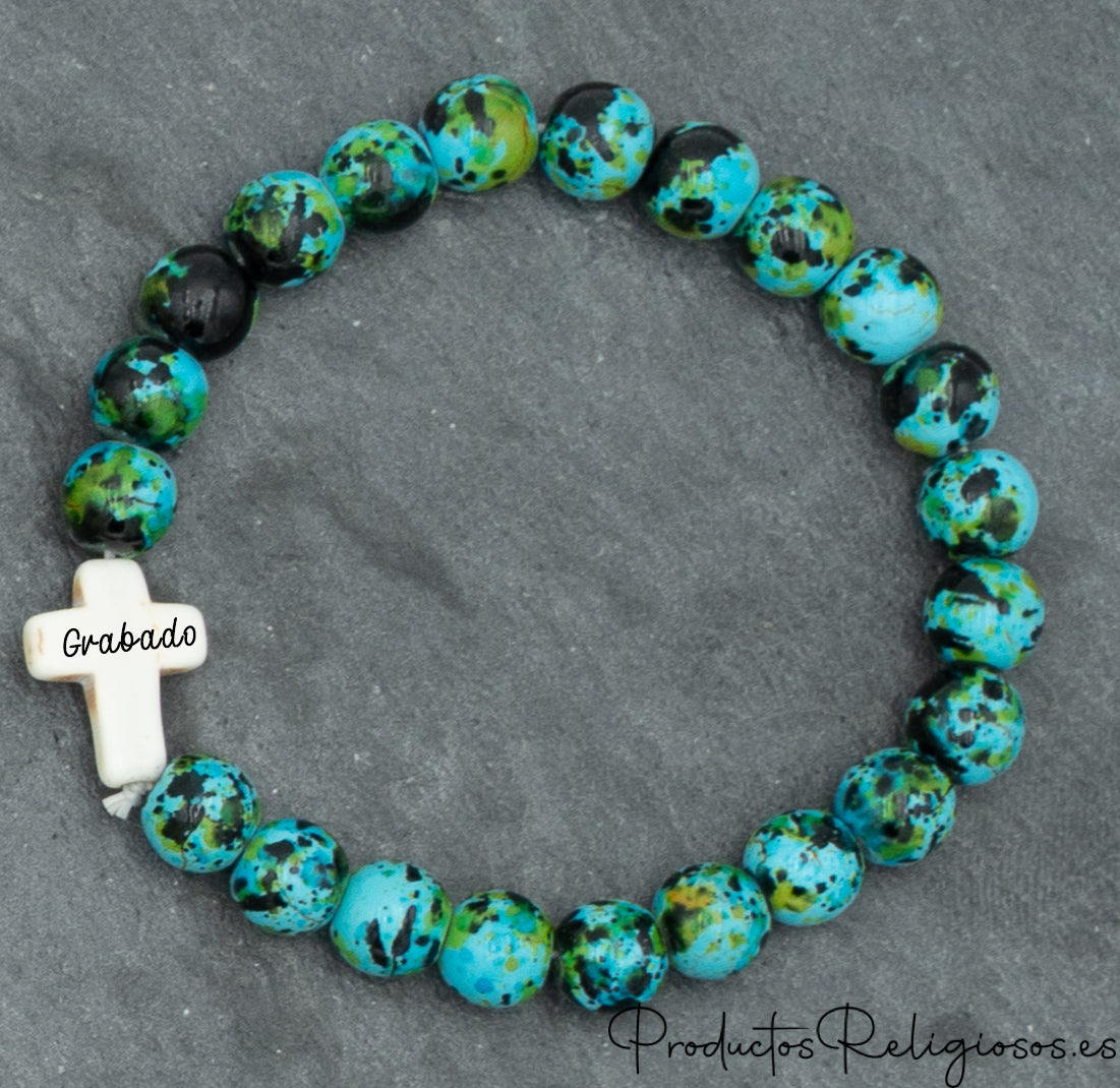 Pulsera de Cuentas de Piedra de Colores Vivos y Cruz Tono Hueso