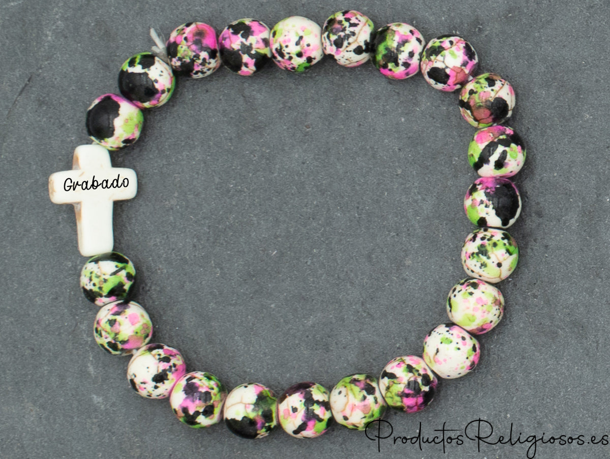 Pulsera de Cuentas de Piedra de Colores Vivos y Cruz Tono Hueso