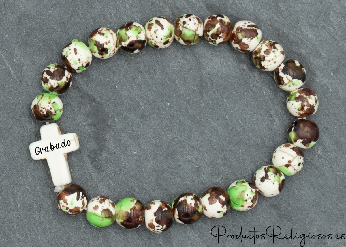 Pulsera de Cuentas de Piedra de Colores Vivos y Cruz Tono Hueso Verde-Negro