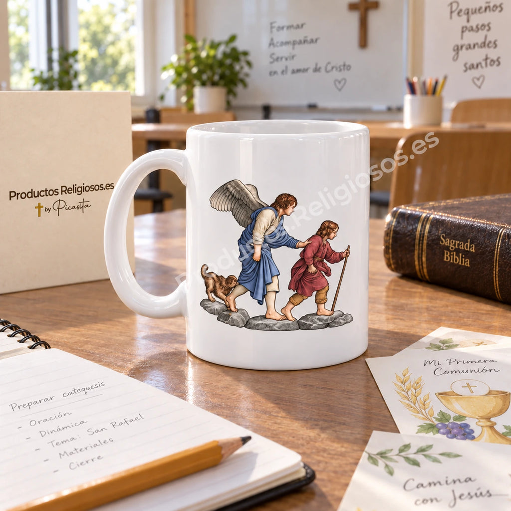 Taza de la oración · San Rafael Arcángel, diseño 4 a color. Ilustración en una escena de producto.