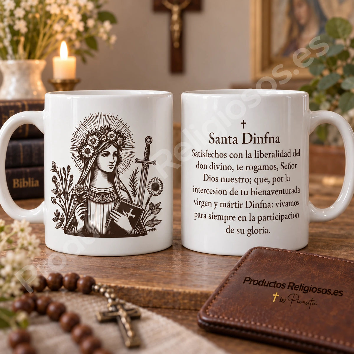 Taza de Santa Dinfna, diseño 4 en tinta oscura y oración histórica en español. Vistas de la ilustración y el reverso en una escena de producto.