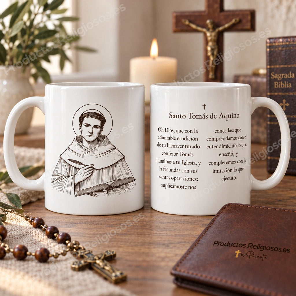 Tasse de Saint Thomas d'Aquin, motif 4 à l’encre foncée et prière historique en espagnol. Vues de l’illustration et du revers dans une scène de produit.