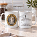 Os dois lados da nossa caneca de São Bento, com a ilustração 6 a cores e a oração em português.