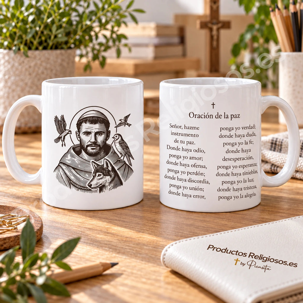 Tasse de saint François d’Assise, motif 4, à l’encre foncée, avec la prière pour la paix en espagnol. Vues de l’illustration et du verso dans une scène de produit.