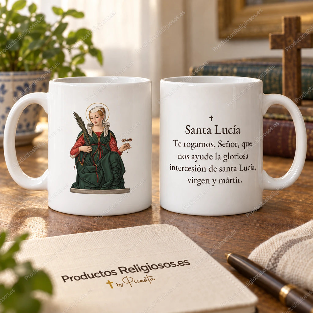 Caneca de Santa Luzia, desenho 3 a cores e excerto de oração em espanhol. Vistas da ilustração e do verso numa cena de produto.