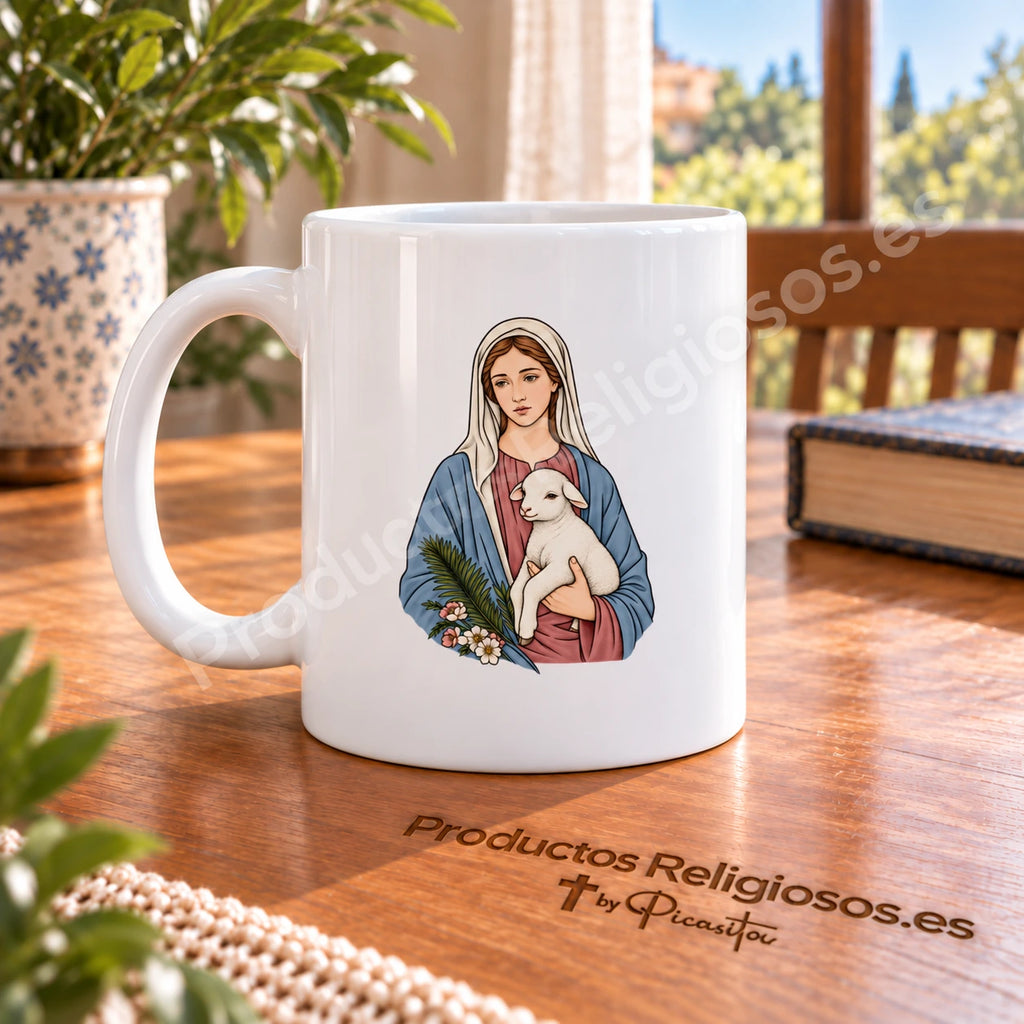 Tasse mit der heiligen Agnes, Motiv 1 in Farbe und Gebetsauszug auf Latein. Ansichten der Illustration und Rückseite in einer Produktszene.