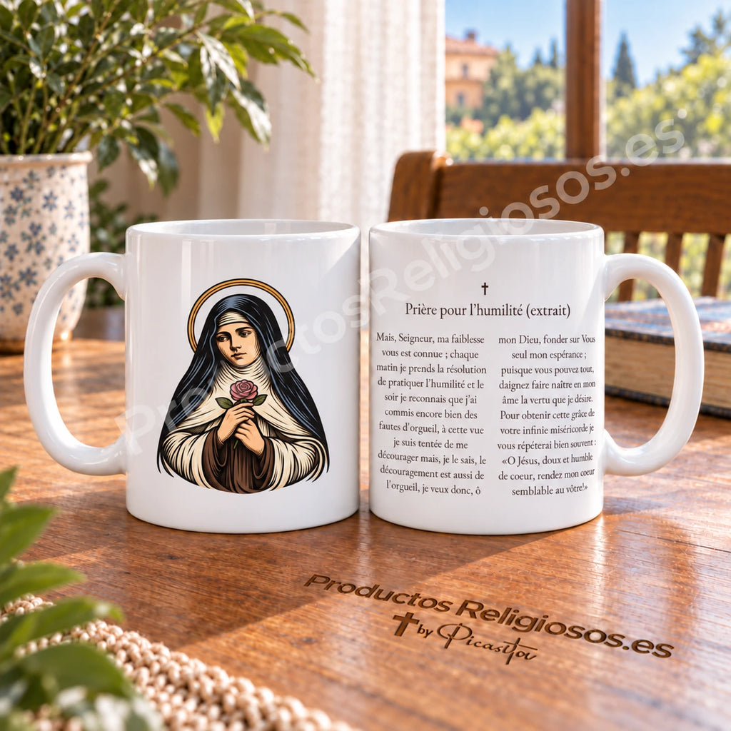 Tazza di santa Teresa di Lisieux, disegno 1 a colori e frammento di preghiera in francese. Viste dell’illustrazione e del retro in una scena di prodotto.