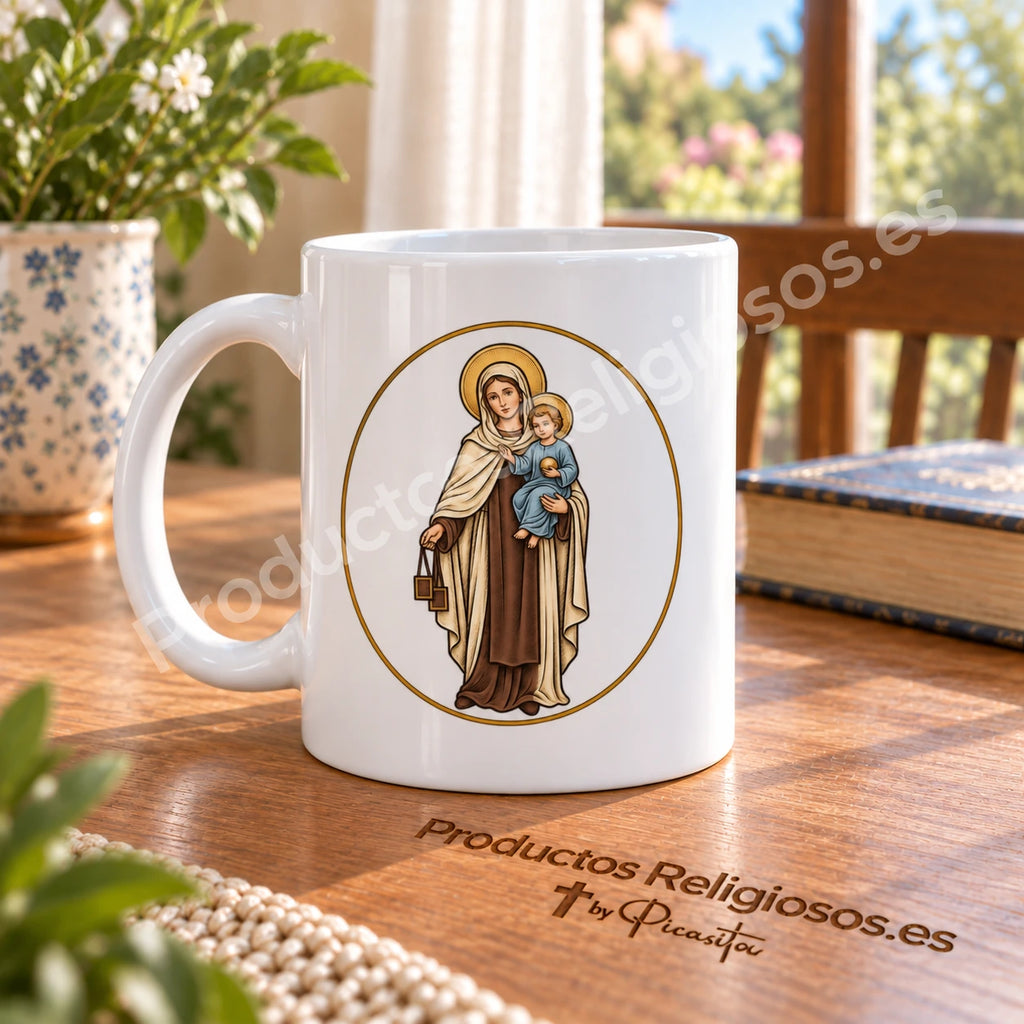 Tazza della preghiera · Madonna del Carmine, disegno 1 a colori. Illustrazione in una scena di prodotto.