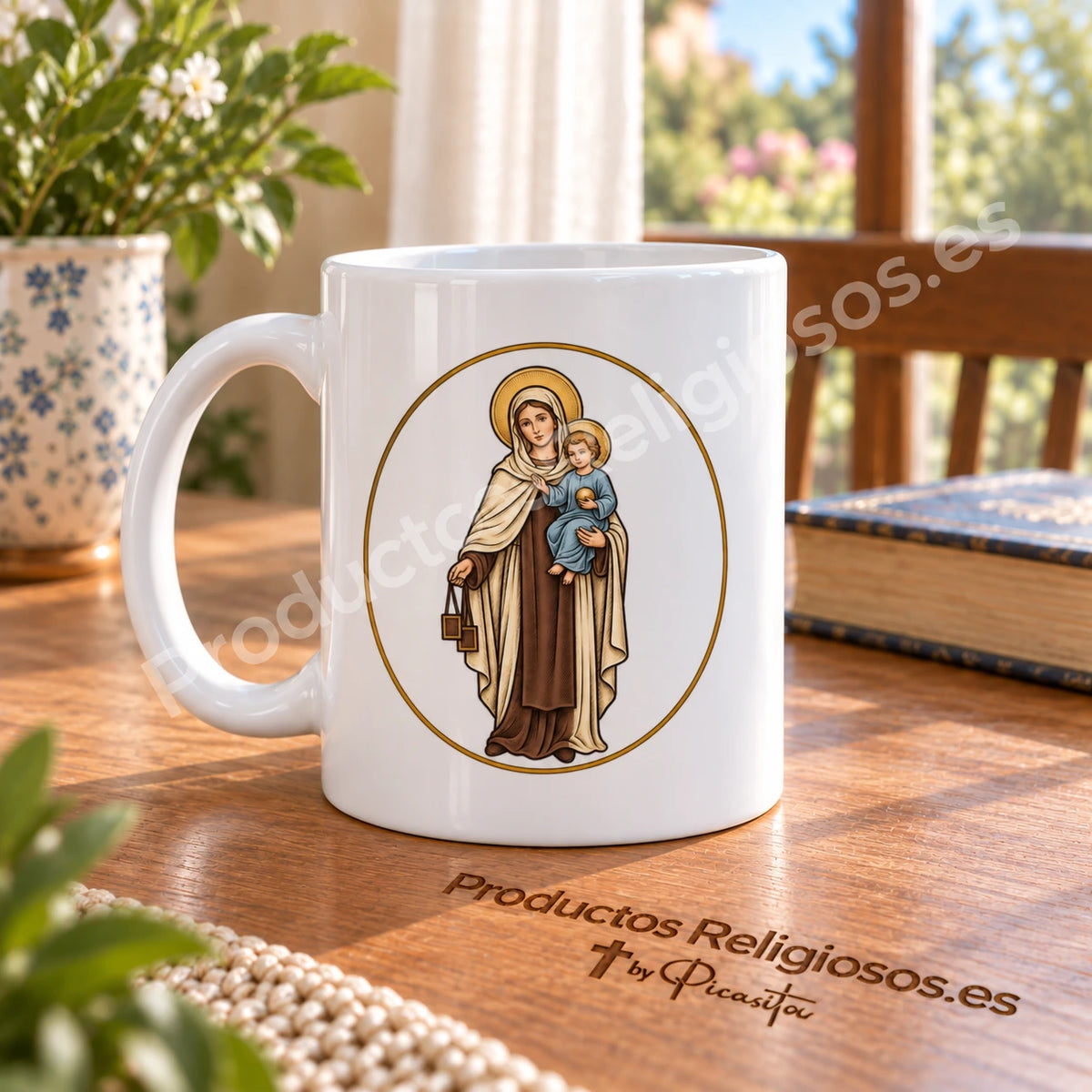 Tazza della preghiera · Madonna del Carmine, disegno 1 a colori. Illustrazione in una scena di prodotto.