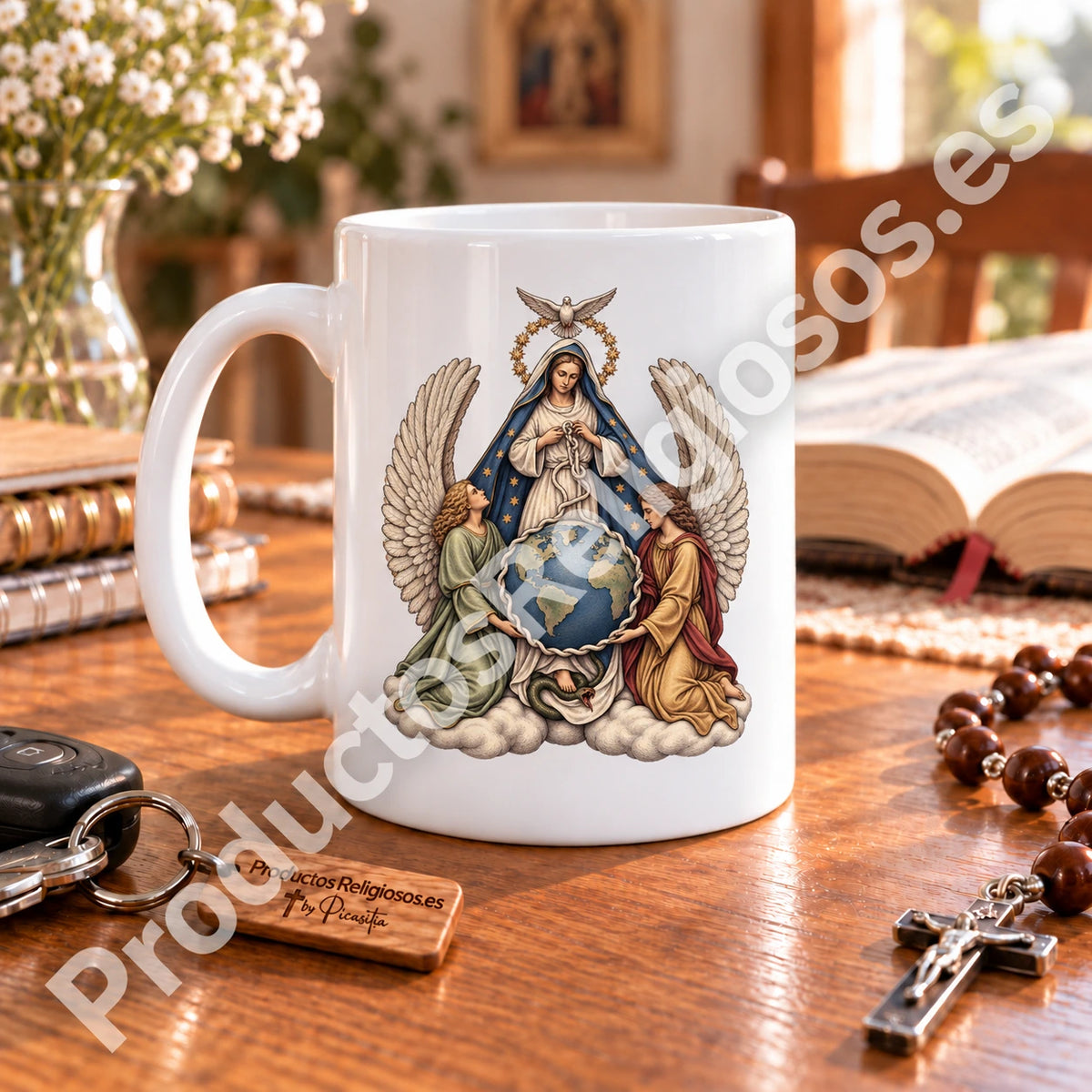 Tazza della preghiera · Maria che scioglie i nodi, disegno 3 a colori. Illustrazione in una scena di prodotto.